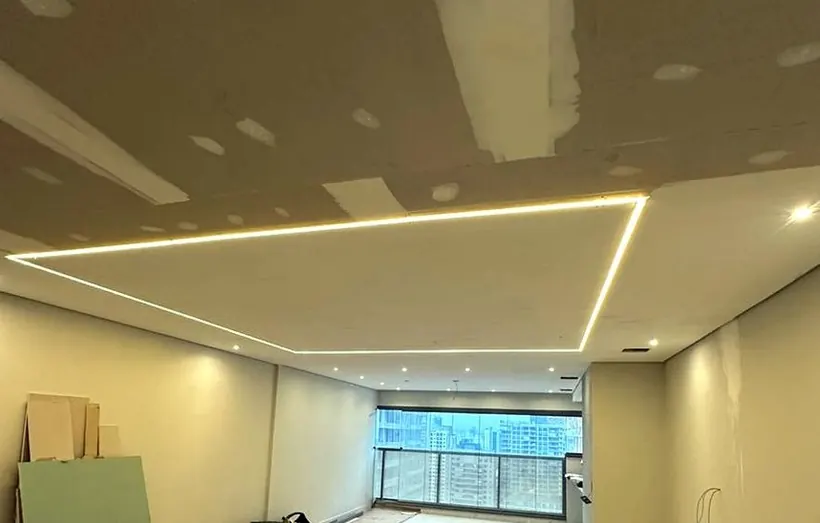 Forro de gesso com sanca iluminada em perfil de LED